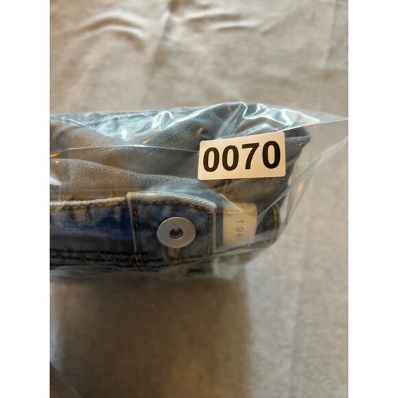 C est 1946 Denim Capri Jeans Women's size 16 Blue Medium Wash Stretchy Comfy - Picture 15 of 15